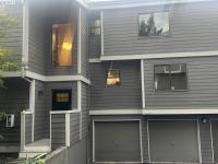 More Details about MLS # 717111031 : 637 SE LINN ST D